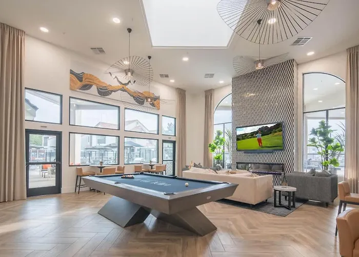 Cozy Kingbed Golf Pickleball Pool Hot Tub Parkng *