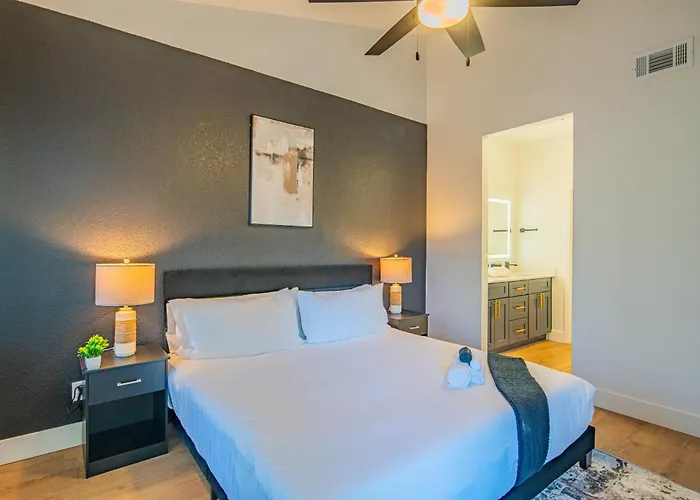 Cozy Kingbed Golf Pickleball Pool Hot Tub Parkng *