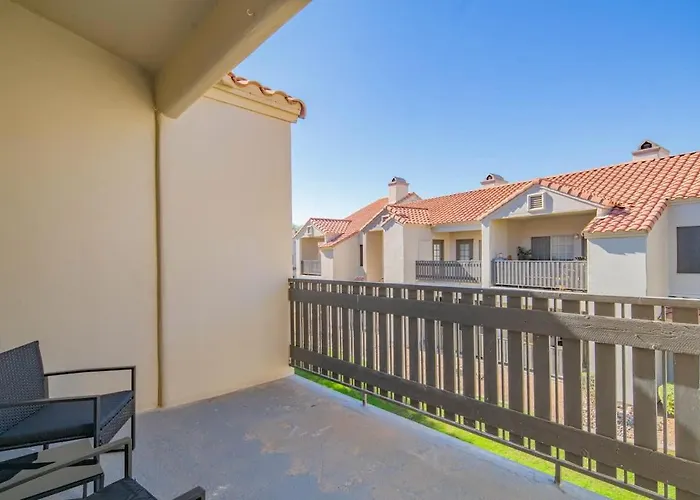 Cozy Kingbed Golf Pickleball Pool Hot Tub Parkng Apartment Scottsdale