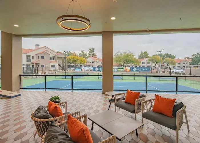 Apartment Cozy Kingbed Golf Pickleball Pool Hot Tub Parkng