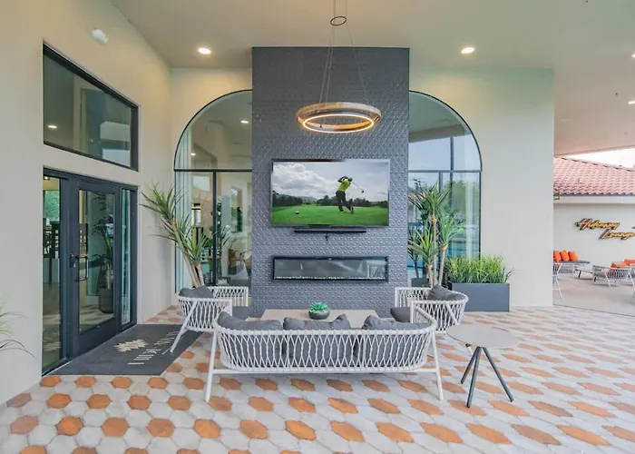 Apartment Cozy Kingbed Golf Pickleball Pool Hot Tub Parkng *