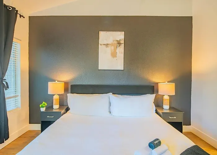 Cozy Kingbed Golf Pickleball Pool Hot Tub Parkng Apartment Scottsdale