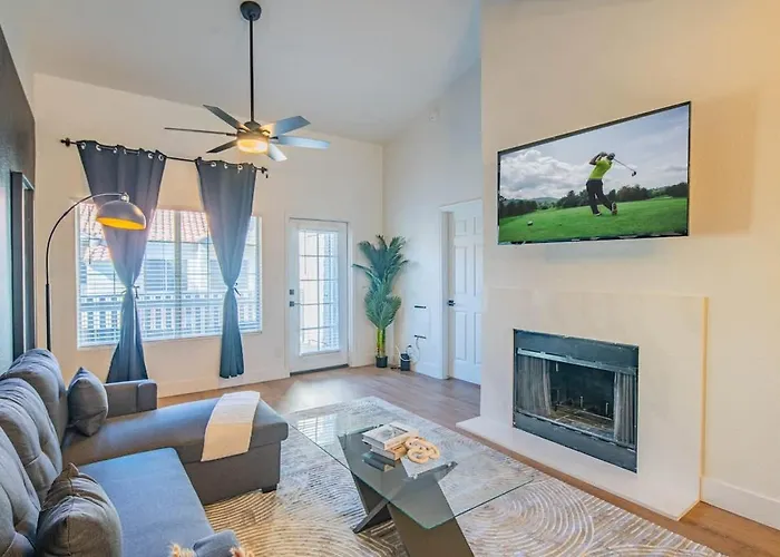 Apartment Cozy Kingbed Golf Pickleball Pool Hot Tub Parkng *
