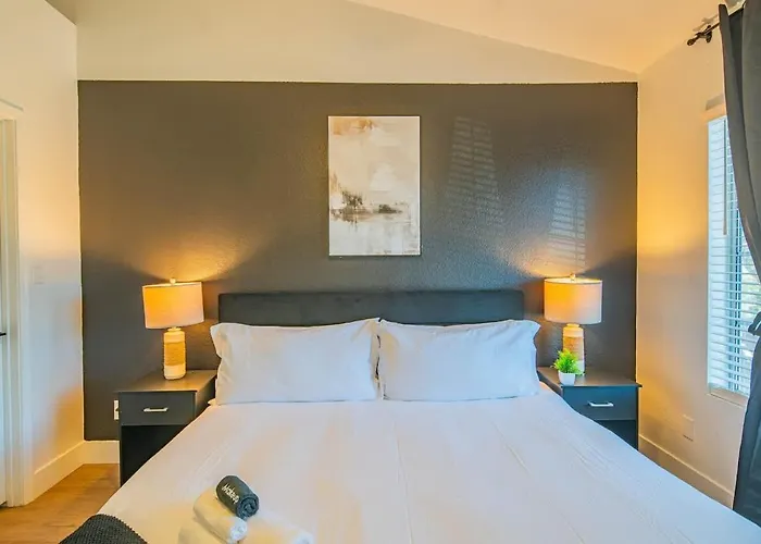 Cozy Kingbed Golf Pickleball Pool Hot Tub Parkng Apartment *